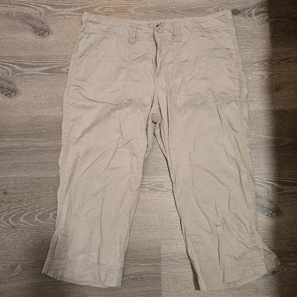 Capris - Picture 1 of 4